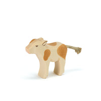 Kalb braun stehend