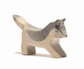 Wolf klein spielend
